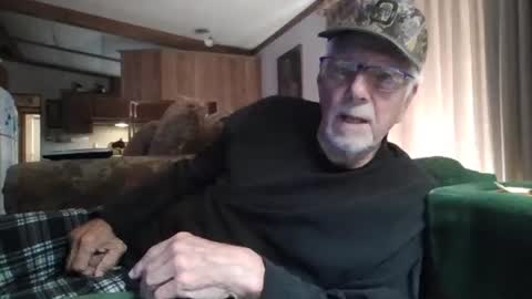 Snapshot of doingmyself69 chatting on 04/24/26, 01:30 doingmyself69 online show from 04/24/26, 01:30