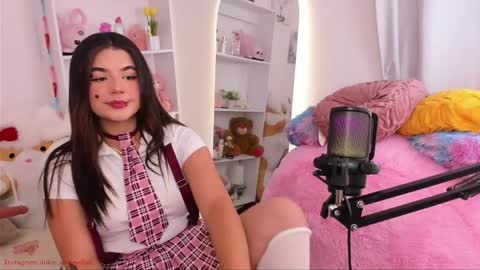 Snapshot of dolce_antonellaa chatting on 04/02/26, 01:58 antonella online show from 04/02/26, 01:58
