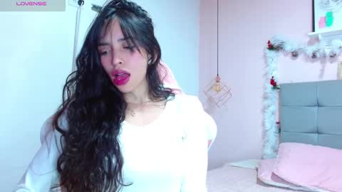 Snapshot of dolce_horny chatting on 12/15/24, 04:37 Dolce online show from 12/15/24, 04:37