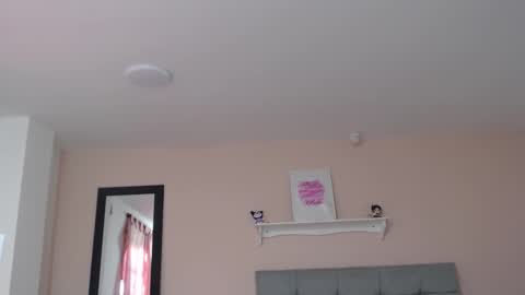 Snapshot of dolce_horny chatting on 11/27/25, 12:18 Dolce online show from 11/27/25, 12:18