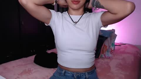 Snapshot of dolceclown_ chatting on 02/26/25, 05:20 dolceclown_ online show from 02/26/25, 05:20