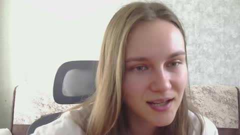 Snapshot of dolcezza_ chatting on 05/22/26, 12:00 dolcezza_ online show from 05/22/26, 12:00