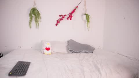 Snapshot of doll4you_ chatting on 03/26/26, 10:54 Alice y Ros online show from 03/26/26, 10:54