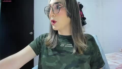 Snapshot of doll_andrea_ chatting on 04/20/26, 01:58 ANDREA online show from 04/20/26, 01:58