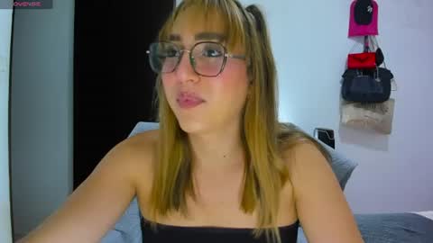 Snapshot of doll_andrea_ chatting on 07/04/26, 12:06 ANDREA online show from 07/04/26, 12:06
