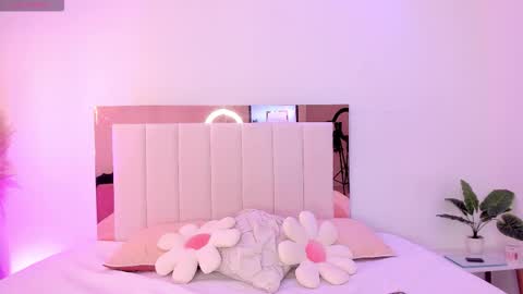 doll_isa_ online show from 03/13/26, 08:37