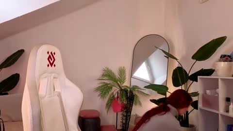 Your doll Lesli online show from 12/18/25, 09:48