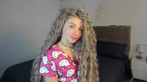 doll_oriana online show from 10/22/25, 06:40