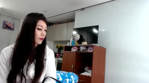 Snapshot of doll_sary chatting on 10/16/25, 07:59 Catherine XXX online show from 10/16/25, 07:59