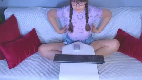 Snapshot of doll_tessa chatting on 07/08/26, 04:11 Tessa online show from 07/08/26, 04:11