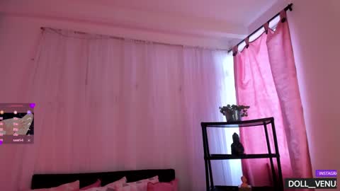 Snapshot of doll_venus chatting on 01/01/25, 08:58 Roxana independent model can you help me reach 100 hands up uwu online show from 01/01/25, 08:58