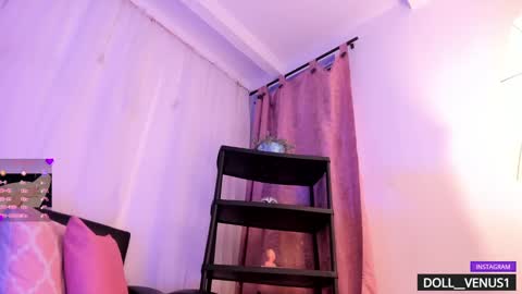 Snapshot of doll_venus chatting on 01/21/25, 01:50 Roxana independent model can you help me reach 100 hands up uwu online show from 01/21/25, 01:50