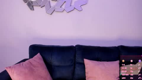 Snapshot of doll_venus chatting on 09/19/25, 12:34 Roxana independent model can you help me reach 100 hands up uwu online show from 09/19/25, 12:34