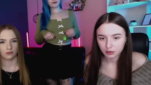 Snapshot of doll_vey chatting on 03/21/26, 10:09 doll_vey online show from 03/21/26, 10:09