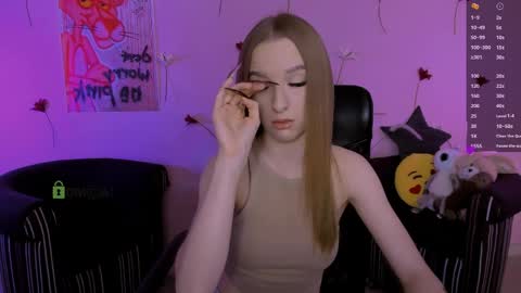 Snapshot of doll_vey chatting on 04/08/26, 08:58 doll_vey online show from 04/08/26, 08:58