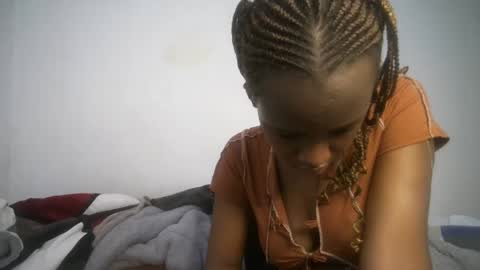 dollberry online show from 02/12/25, 08:49