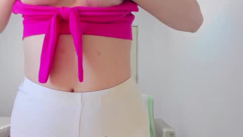 Snapshot of dollcedolly chatting on 10/29/25, 10:17 Eva online show from 10/29/25, 10:17