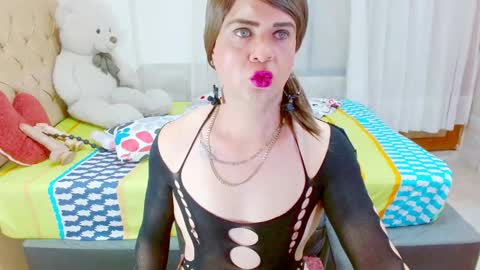 Snapshot of dolldirtyxxx1 chatting on 01/08/26, 05:10 ilona online show from 01/08/26, 05:10