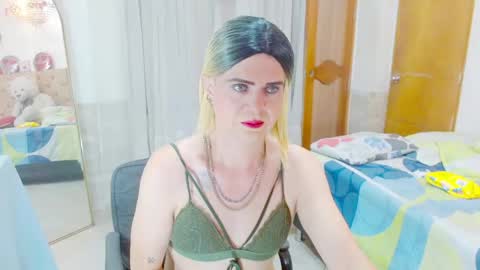 Snapshot of dolldirtyxxx1 chatting on 06/08/26, 05:30 ilona online show from 06/08/26, 05:30