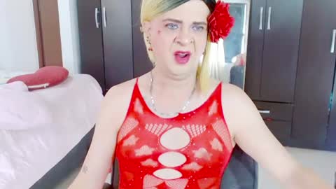 Snapshot of dolldirtyxxx1 chatting on 07/12/26, 08:00 ilona online show from 07/12/26, 08:00