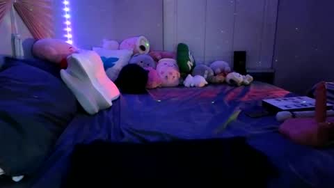 Snapshot of dolllface chatting on 12/30/24, 10:21 DOLLLFACE online show from 12/30/24, 10:21