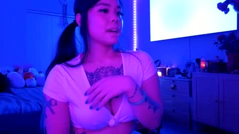 Snapshot of dolllface chatting on 02/19/25, 04:55 DOLLLFACE online show from 02/19/25, 04:55