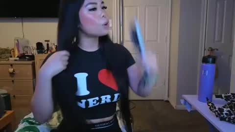 Snapshot of dolllface chatting on 02/28/25, 01:26 DOLLLFACE online show from 02/28/25, 01:26