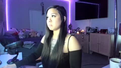 Snapshot of dolllface chatting on 03/11/25, 02:43 DOLLLFACE online show from 03/11/25, 02:43