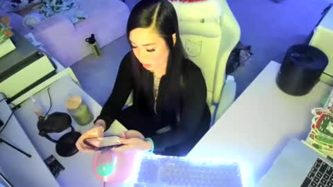 DOLLLFACE online show from 12/14/25, 02:17