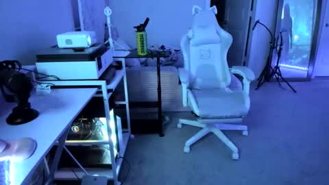 Snapshot of dolllface chatting on 03/21/26, 04:17 DOLLLFACE online show from 03/21/26, 04:17