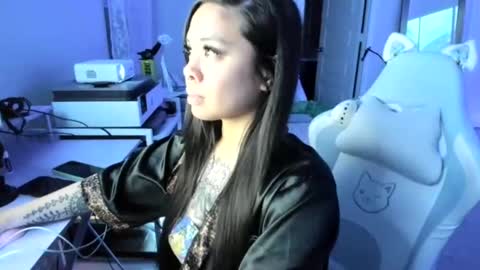 Snapshot of dolllface chatting on 04/03/26, 04:43 DOLLLFACE online show from 04/03/26, 04:43