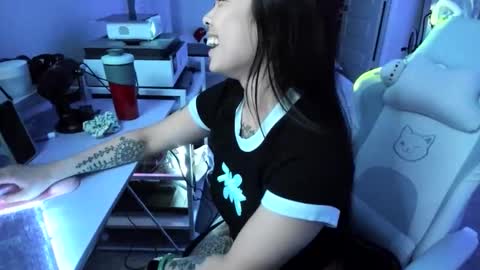 Snapshot of dolllface chatting on 04/09/26, 06:19 DOLLLFACE online show from 04/09/26, 06:19