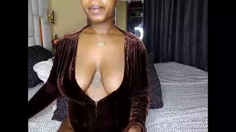 Snapshot of dolllux_gee chatting on 06/10/26, 12:11 Gee Independent Model EATUTC3 11PM-3AM 2AM-6AM online show from 06/10/26, 12:11