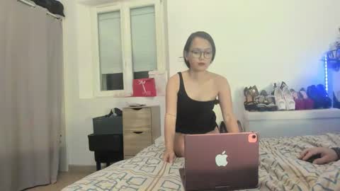 Snapshot of dolly2425 chatting on 04/13/26, 10:37 dolly2425 online show from 04/13/26, 10:37
