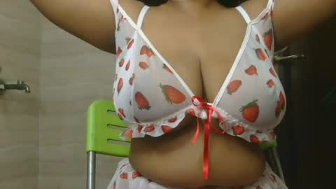 Snapshot of dolly_2 chatting on 06/28/26, 04:07 dolly_2 online show from 06/28/26, 04:07