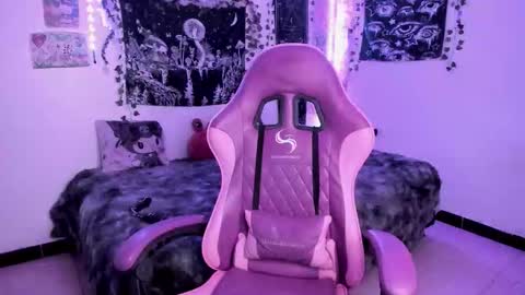 dolly_bones online show from 10/31/25, 10:55