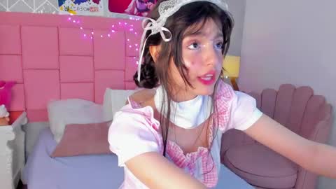 Snapshot of dolly_kitter chatting on 04/26/26, 12:47 dolly_kitter online show from 04/26/26, 12:47