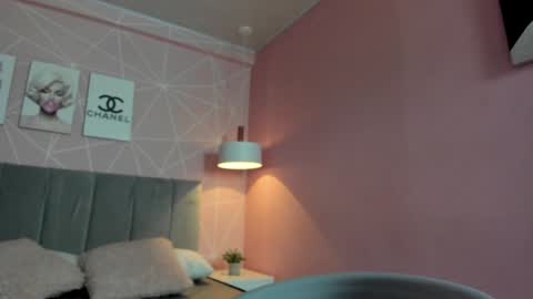 Snapshot of dolly_zoe chatting on 01/21/25, 04:10 Call me Zoe online show from 01/21/25, 04:10