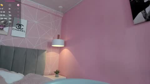 Snapshot of dolly_zoe chatting on 02/06/25, 10:15 Call me Zoe online show from 02/06/25, 10:15