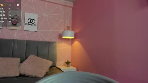 Snapshot of dolly_zoe chatting on 02/13/25, 08:27 Call me Zoe online show from 02/13/25, 08:27