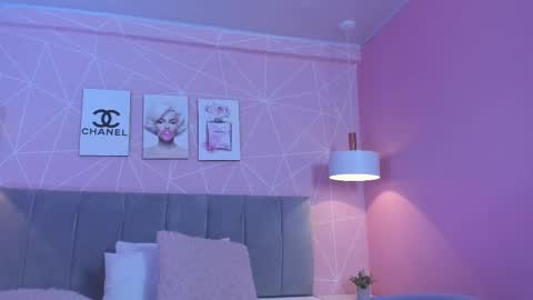 Snapshot of dolly_zoe chatting on 02/17/25, 04:20 Call me Zoe online show from 02/17/25, 04:20