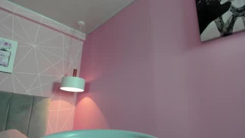 Snapshot of dolly_zoe chatting on 02/25/25, 04:24 Call me Zoe online show from 02/25/25, 04:24