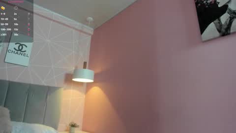 Snapshot of dolly_zoe chatting on 12/15/25, 04:06 Call me Zoe online show from 12/15/25, 04:06