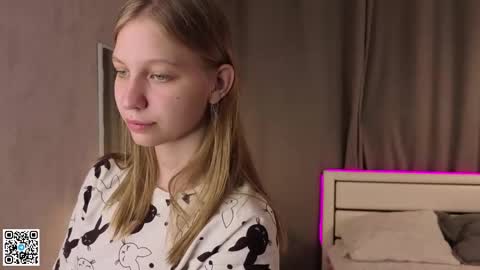 Emilia online show from 09/15/25, 06:08