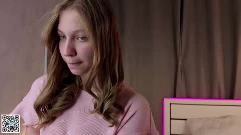 Emilia online show from 09/18/25, 06:32