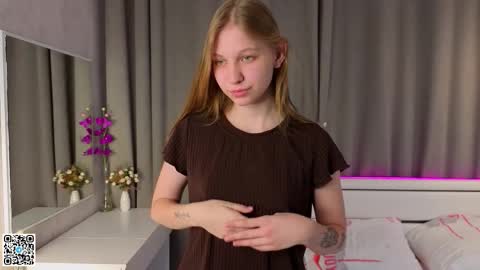 Emilia online show from 10/05/25, 06:39