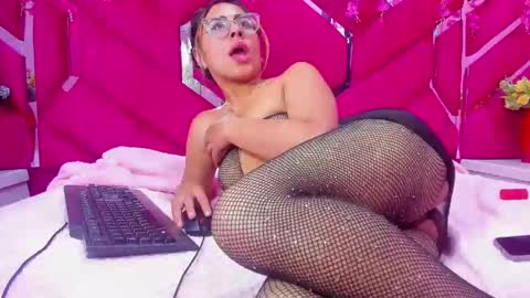 dollyjuicy1 online show from 12/20/24, 10:00