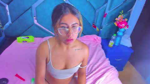 dollyjuicy1 online show from 12/22/24, 09:33