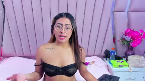 dollyjuicy1 online show from 01/22/25, 04:02