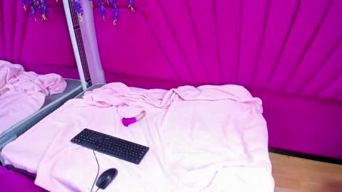 dollyjuicy1 online show from 01/27/25, 02:42